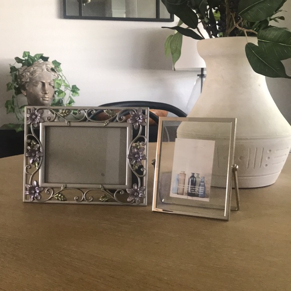 2 picture frames